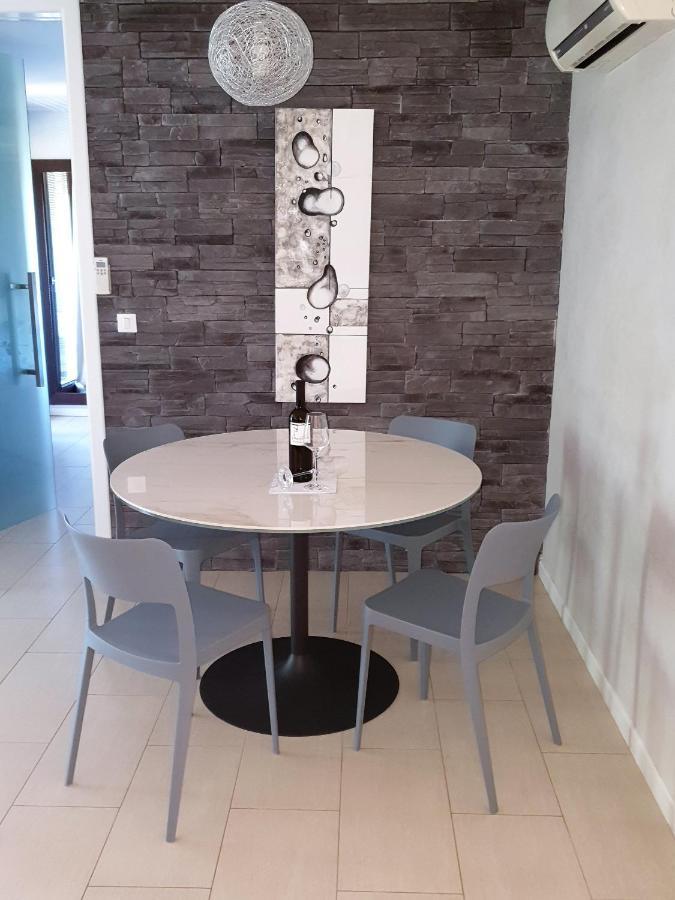 Lucia Exclusive With Parking In The Garage Apartment Porec Exterior photo